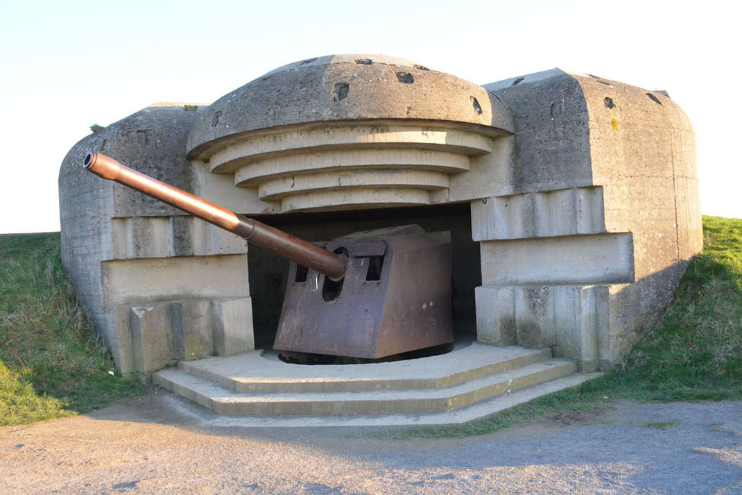 A WWII era gun in a casement at Longues-sur-Mer